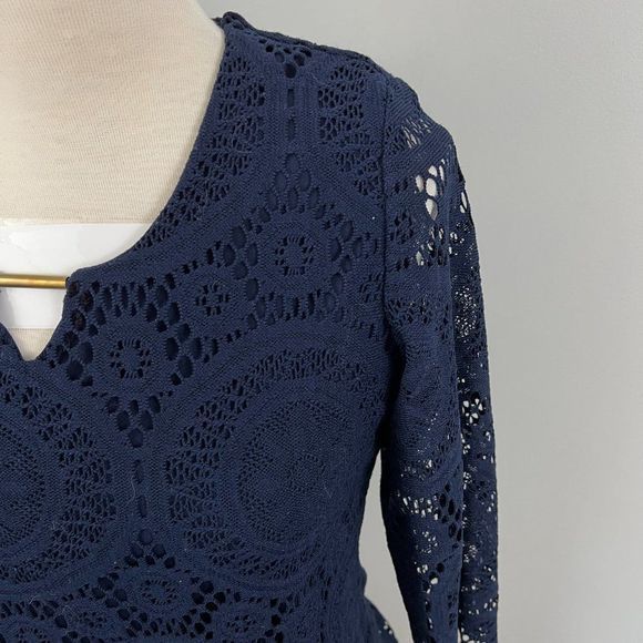 🌿4/$35🌿 BROCHURE Navy Blue Scoop Neck‎ Lace 3/4 Sleeve Blouse - Picture 3 of 7